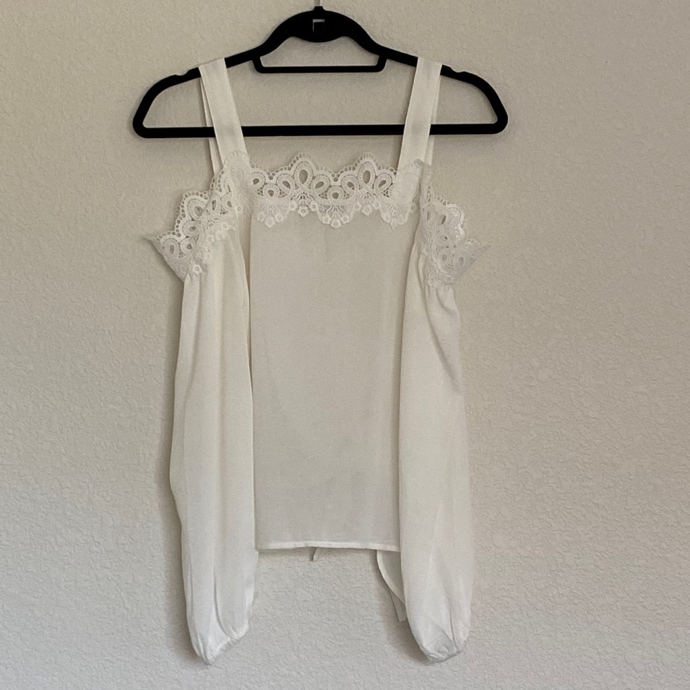 NWOT Off the shoulder blouse - Picture 5 of 7